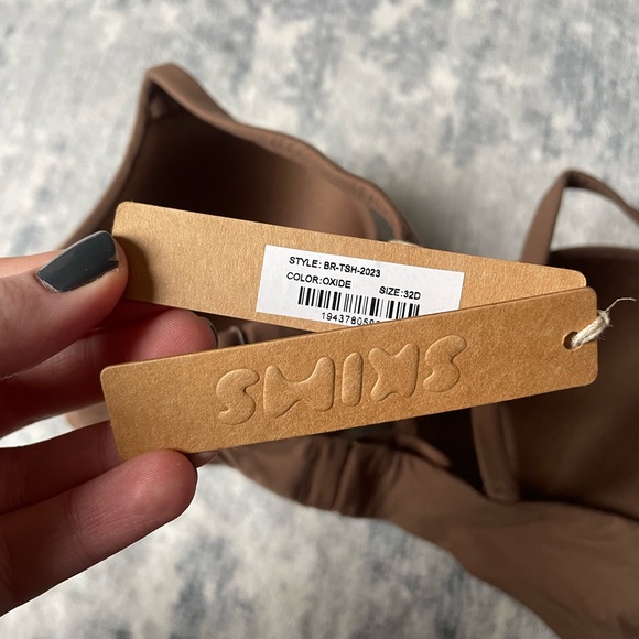 SKIMS T-shirt Bra - Picture 2 of 4